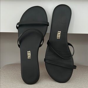TKEES Women's Sleek Black Sandals